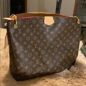 Not Authentic Louis Vuitton should bag .